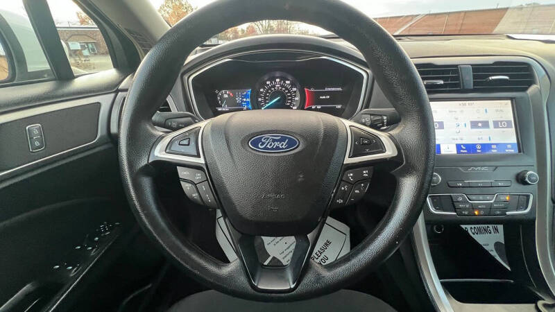 2020 Ford Fusion SE