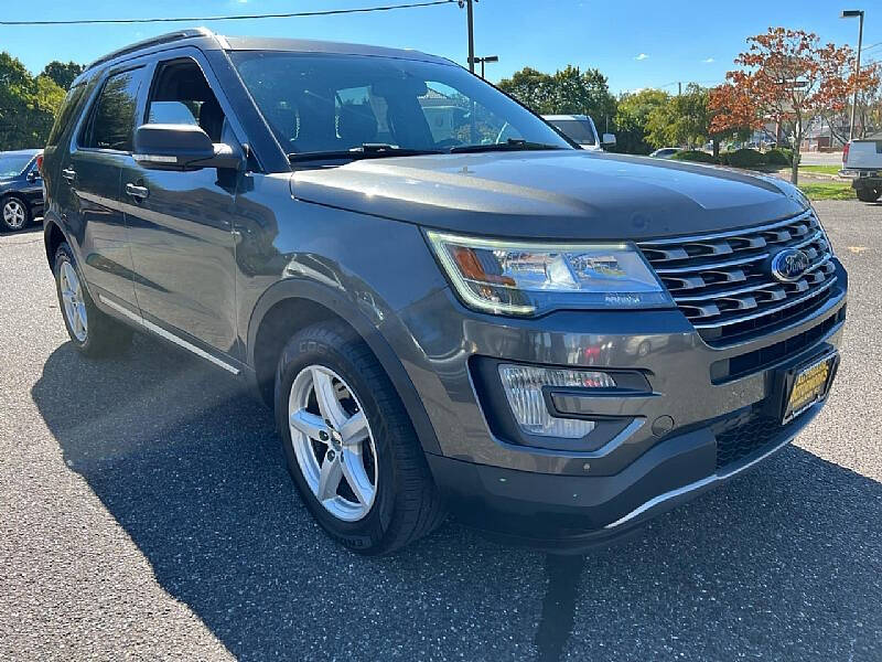 2017 Ford Explorer XLT photo 3