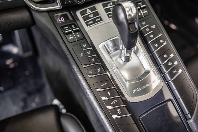 2016 Porsche Panamera 4 Edition