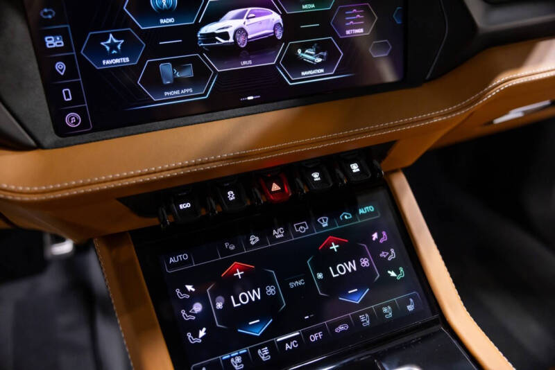 2025 Lamborghini Urus SE