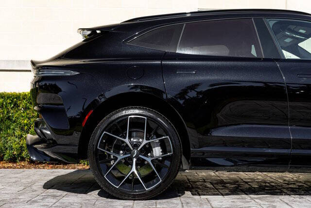 2025 Aston Martin DBX 707