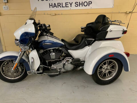 2015 Harley-Davidson FLHTCUTG  TRI GLIDE TRIKE for sale at CHICAGO CYCLES & MOTORSPORTS INC. in Batavia IL