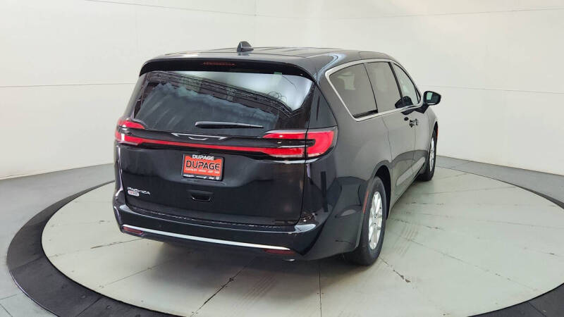 2027 Chrysler Pacifica Select