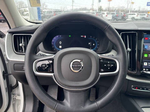 2025 Volvo XC60 B5 Plus Dark Theme
