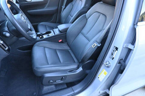 2025 Volvo XC40 B5 Core Bright Theme