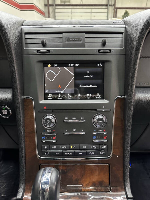 2017 Lincoln Navigator Select