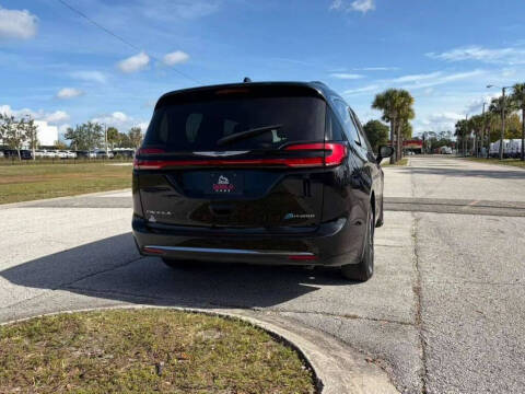 2022 Chrysler Pacifica Hybrid Touring L