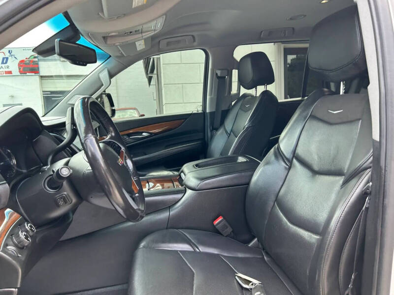 2019 Cadillac Escalade Standard