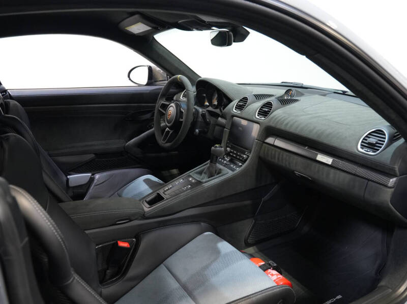 2023 Porsche 718 Cayman GT4 RS