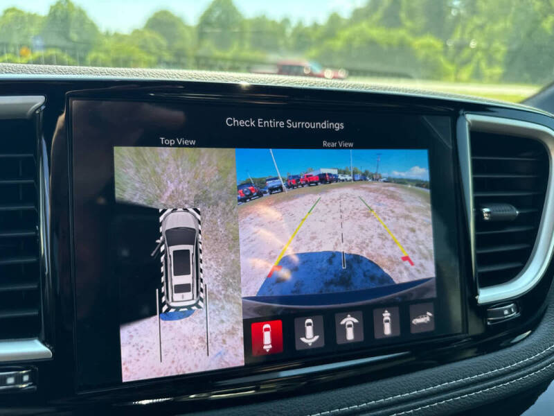 2027 Chrysler Pacifica Select