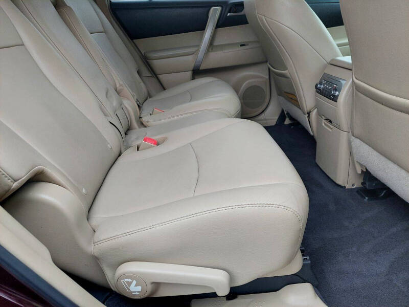 2011 Toyota Highlander SE