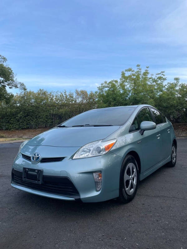 2012 Toyota Prius Two photo 2