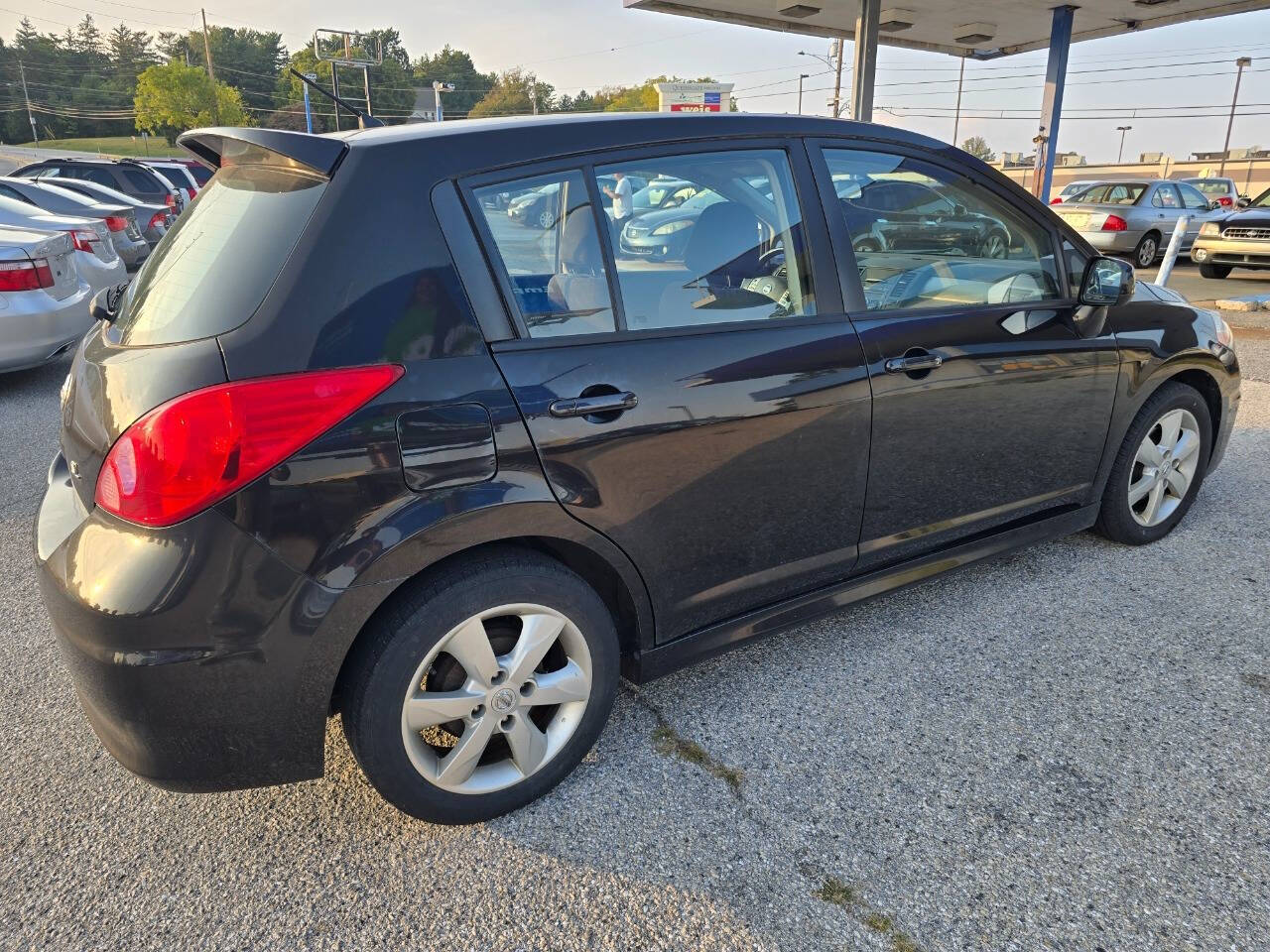 2011 Nissan Versa for sale at QUEENSGATE AUTO SALES in York, PA