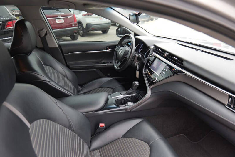 2020 Toyota Camry SE