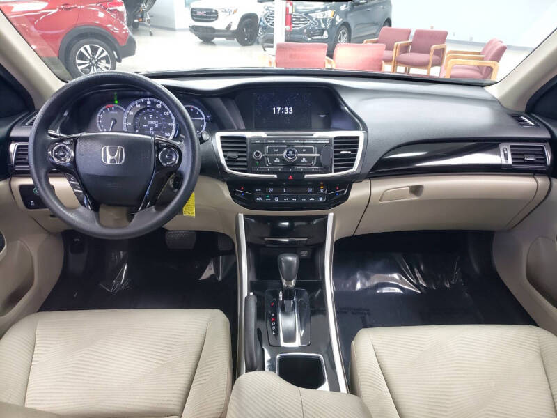 2017 Honda Accord LX photo 15