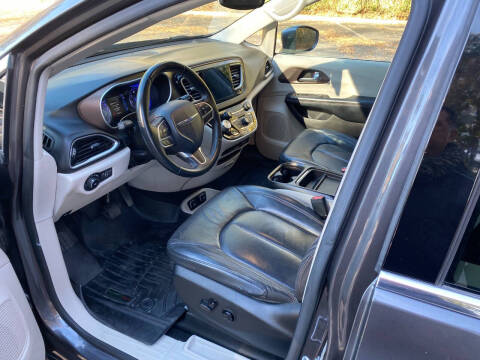 2017 Chrysler Pacifica Touring-L