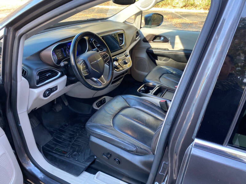 2017 Chrysler Pacifica Touring-L