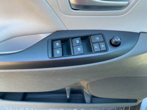 2017 Toyota Sienna LE 7-Passenger