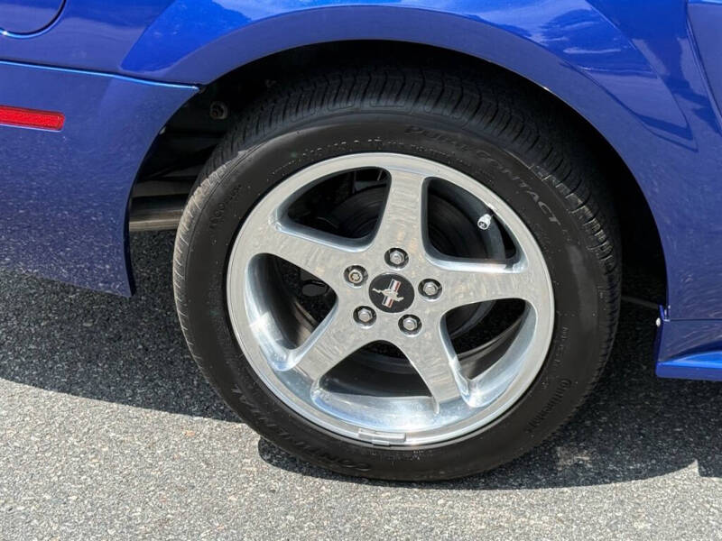 2004 Ford Mustang GT Deluxe