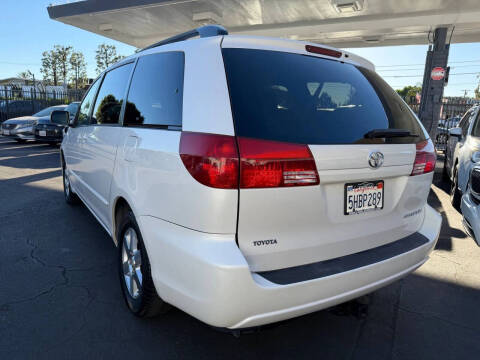 2004 Toyota Sienna