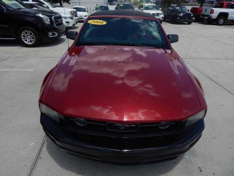 2008 Ford Mustang Deluxe photo 2