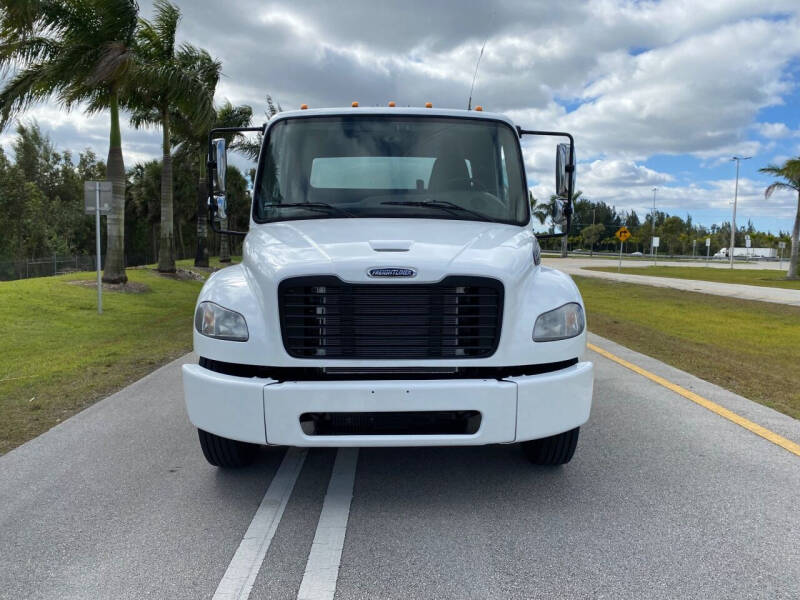 2015 Freightliner M2 106