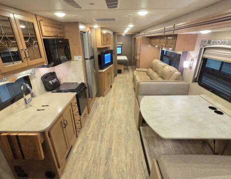 2017 Thor Motor Coach Hurricane