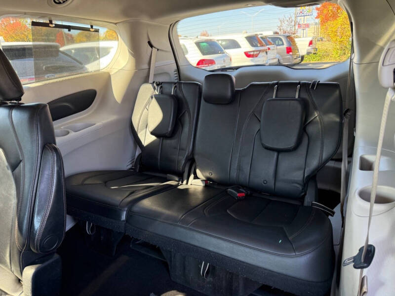 2017 Chrysler Pacifica Touring-L