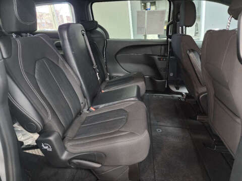 2024 Chrysler Pacifica Touring