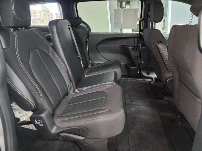 2024 Chrysler Pacifica Touring