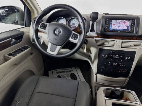 2011 Volkswagen Routan SEL Premium