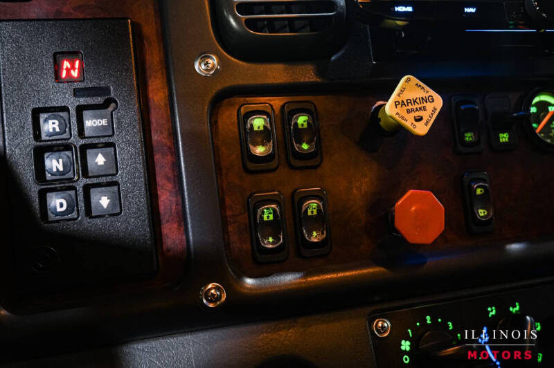 2005 Freightliner M2 106