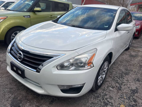 2015 Nissan Altima for sale at Best Deal Motors in Saint Charles MO
