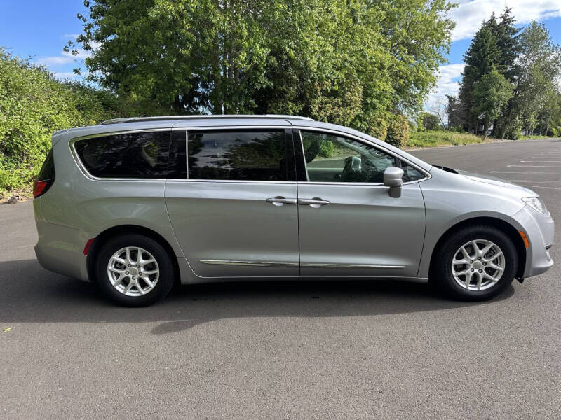2020 Chrysler Pacifica Touring L