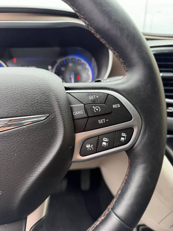 2017 Chrysler Pacifica Touring-L Plus