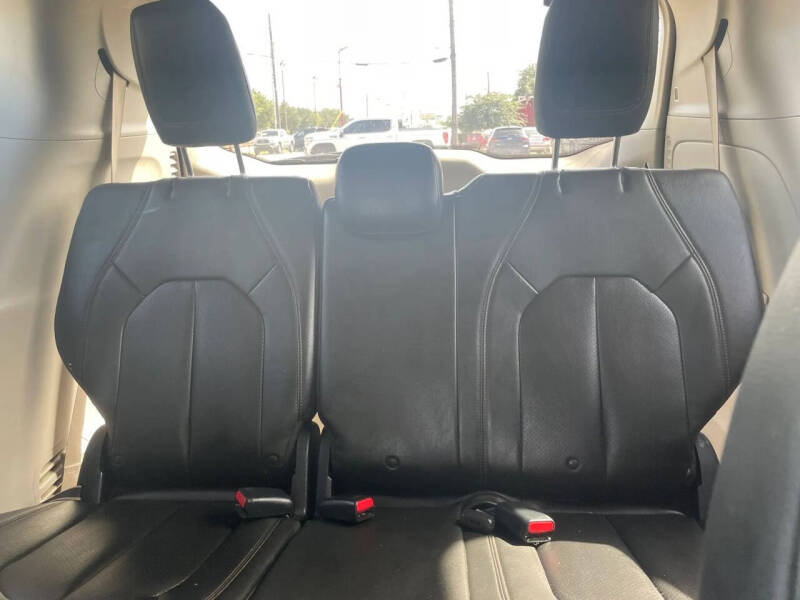 2017 Chrysler Pacifica Touring-L Plus