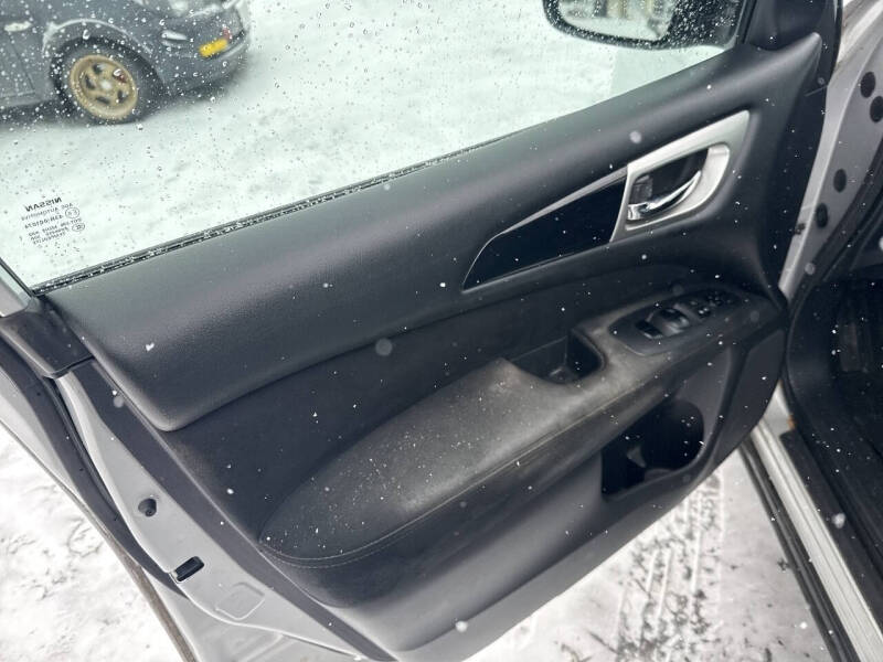 2016 Nissan Pathfinder SV