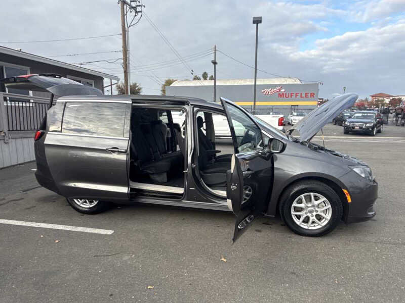 2017 Chrysler Pacifica Touring