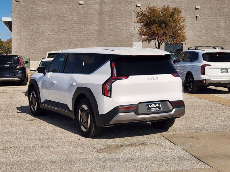 2026 Kia EV9 Light Long Range