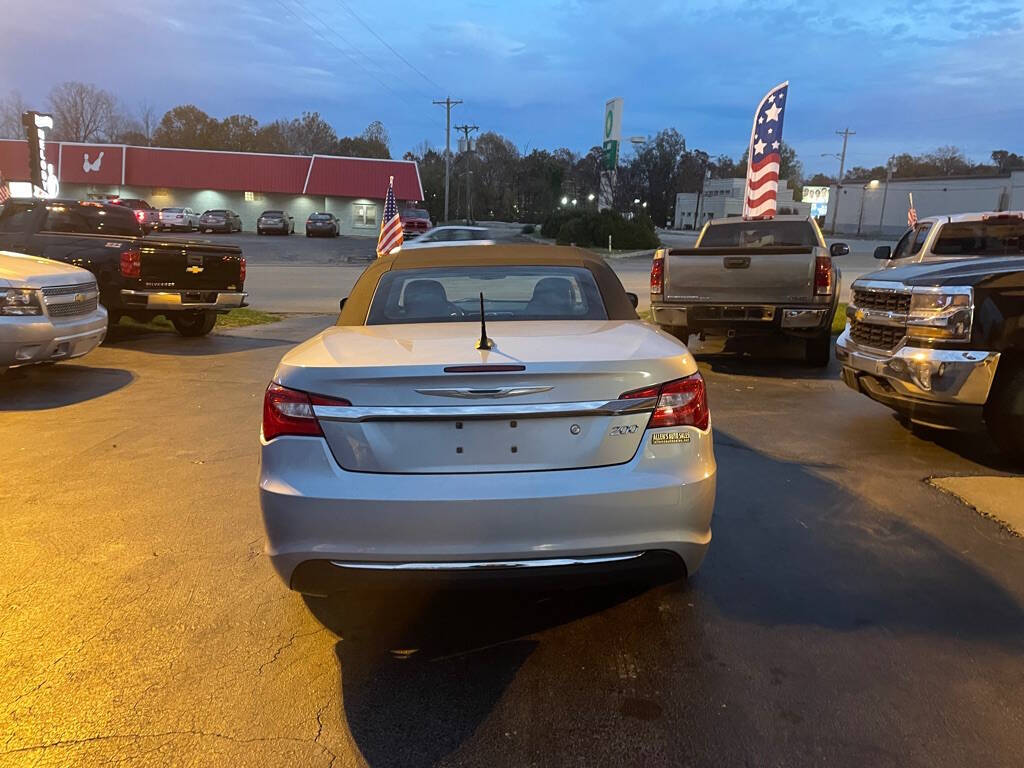 2014 Chrysler 200 for sale at Michael Johnson @ Allens Auto Sales Hopkinsville in Hopkinsville, KY