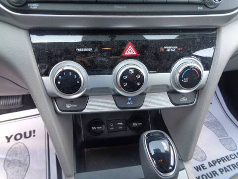 2019 Hyundai Elantra SE