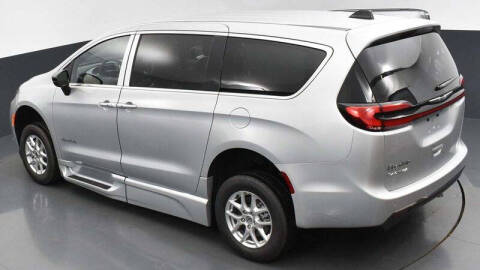 2024 Chrysler Pacifica Touring