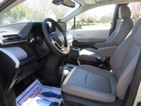 2025 Toyota Sienna XLE 8-Passenger