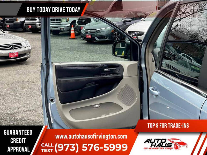 2013 Chrysler Town and Country Touring-L