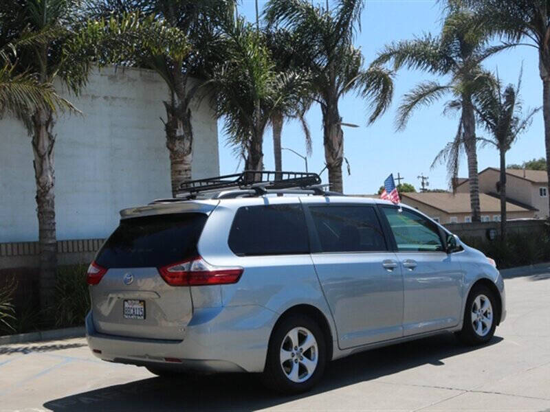 2017 Toyota Sienna LE 8-Passenger