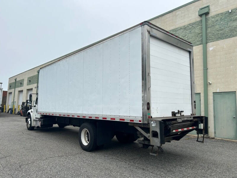 2018 Freightliner M2 106