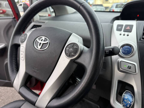 2013 Toyota Prius v Five