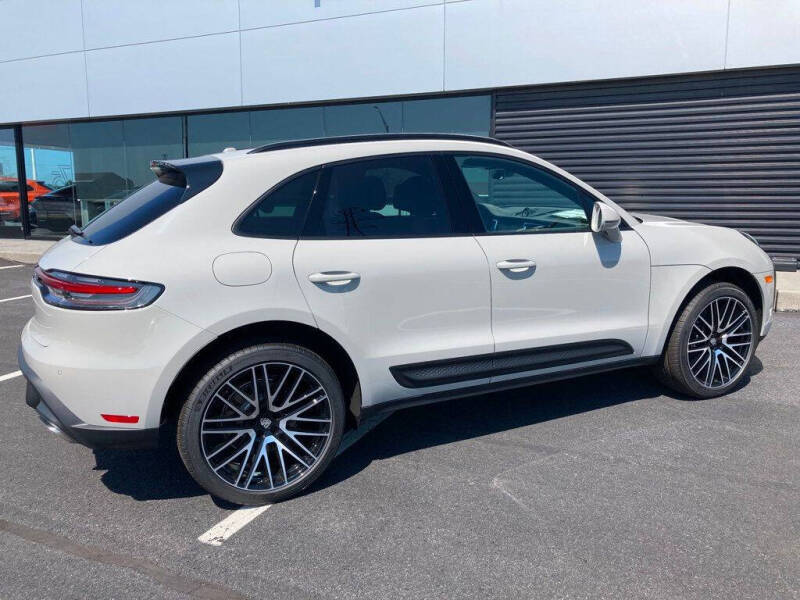 2025 Porsche Macan