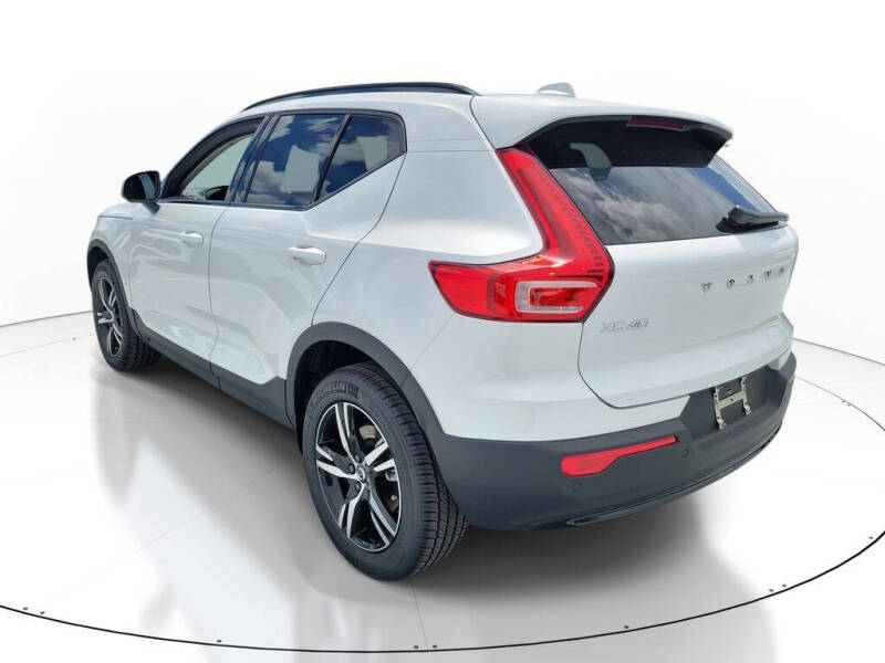 2026 Volvo XC40 B5 Core