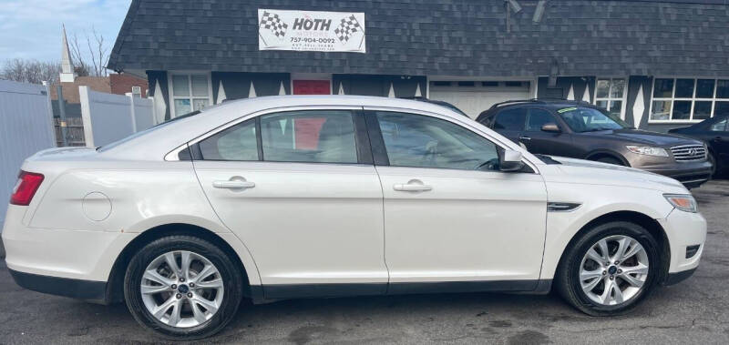 2011 Ford Taurus SEL's photo